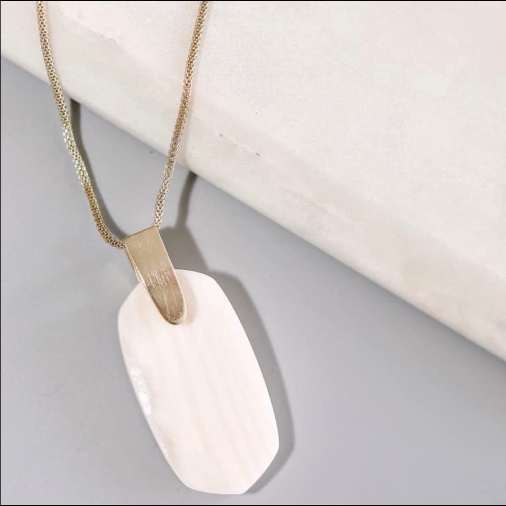 New Ivory Pearl Kendra Scott Necklace